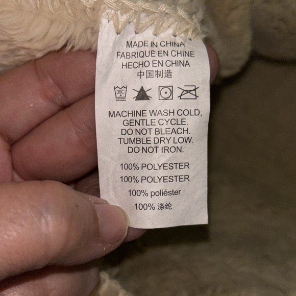 UGG - Whistler Sand Throw Blanket. 50X70, NWT - Picture 4 of 5